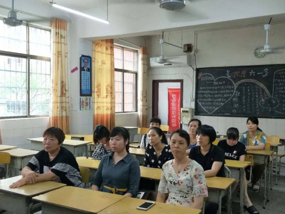 【关注】耒阳振兴学校召开校车安全,生活辅导员管理工作两项专题会议