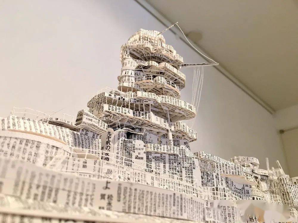 旧报纸打造也能打造不凡的雕塑作品