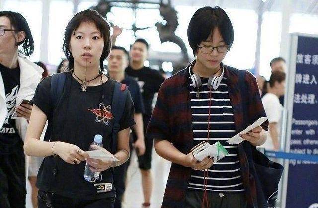 窦唯二女儿近照曝光，举手投足星味十足，舞台