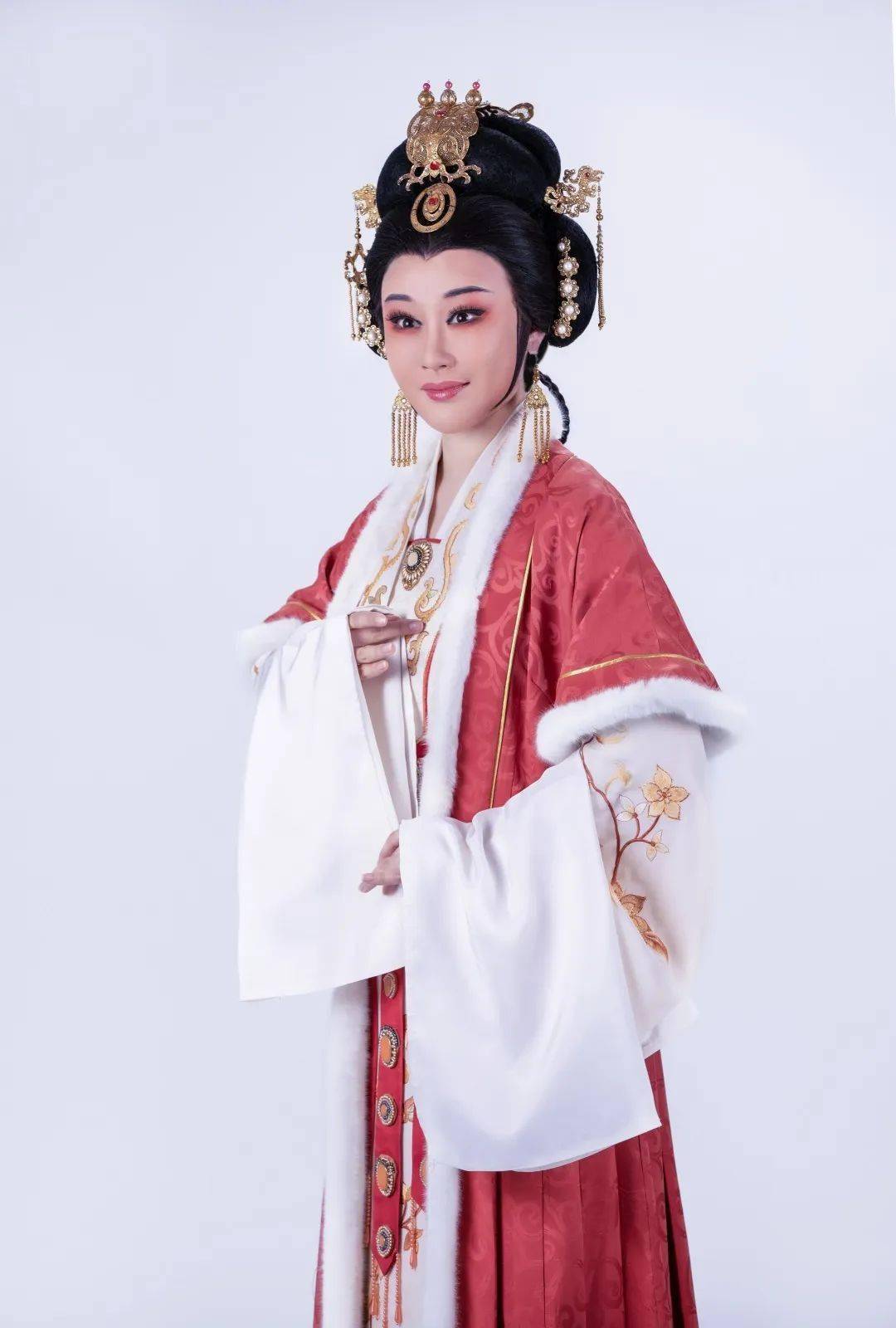 浙江小百花越剧团专访白兔记昨天的你和今天的我