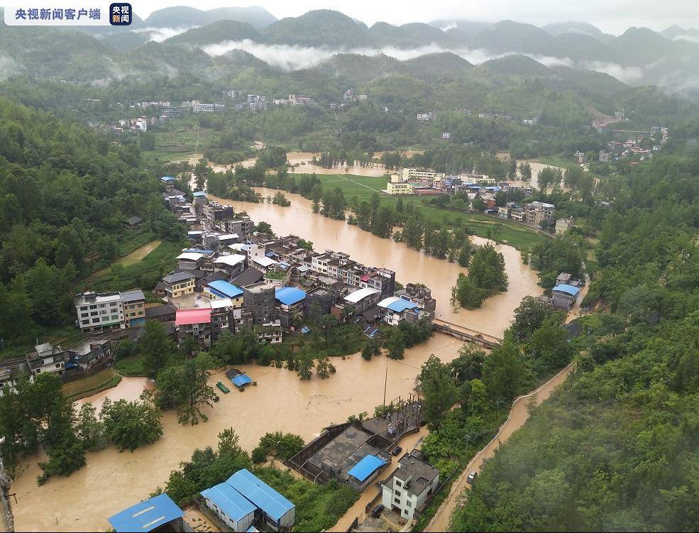 影响|?重庆酉阳：特大暴雨影响 部分道路出现滑坡
