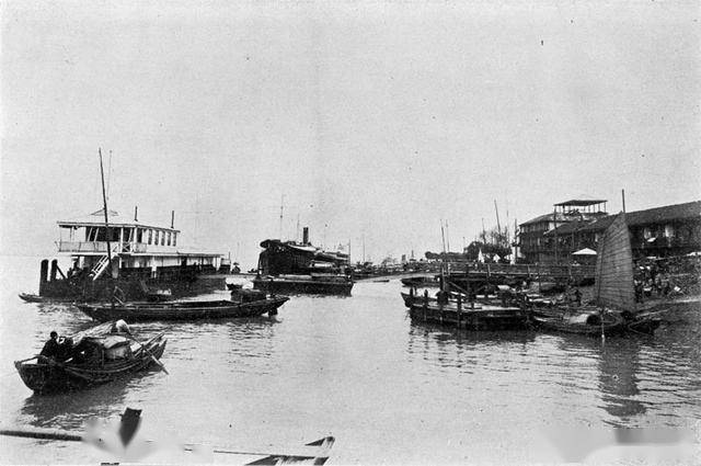 本组照片出自1910年发行的《金陵胜观》 下关码头.