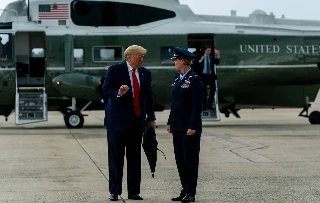 明尼阿波利斯|特朗普：多数情况下应禁止警察“锁喉”制服他人，但必要时可用