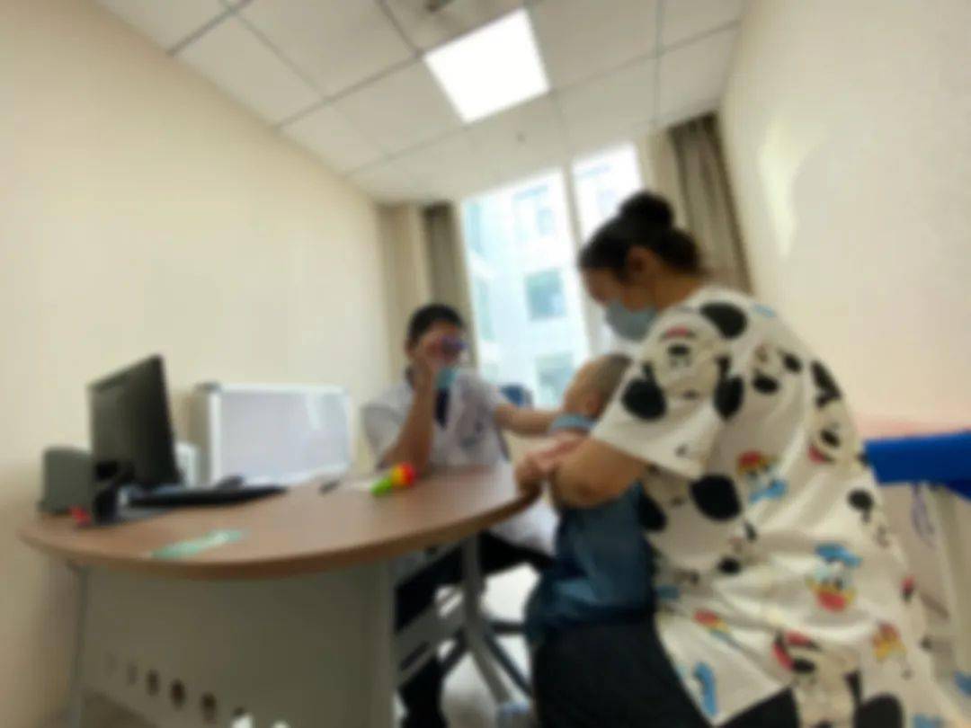 男孩|生命垂危！医生与死神抢人！【惊心】银川1岁半男孩家中溺水窒息