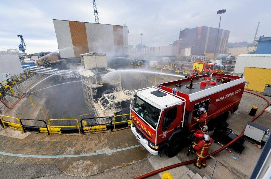 核潜艇|法军核潜艇同一天曝出两件大事：发射核导弹和起火损毁