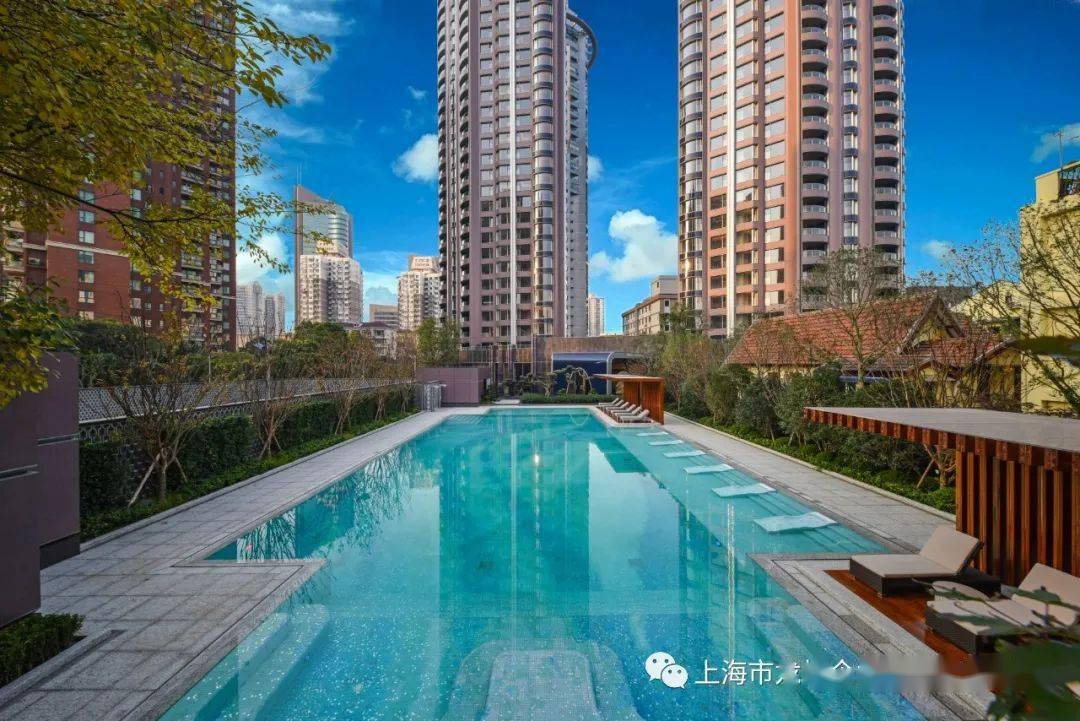 华山路也是上海历史传承及多元化文化的核心发源地,在华山公寓不仅能