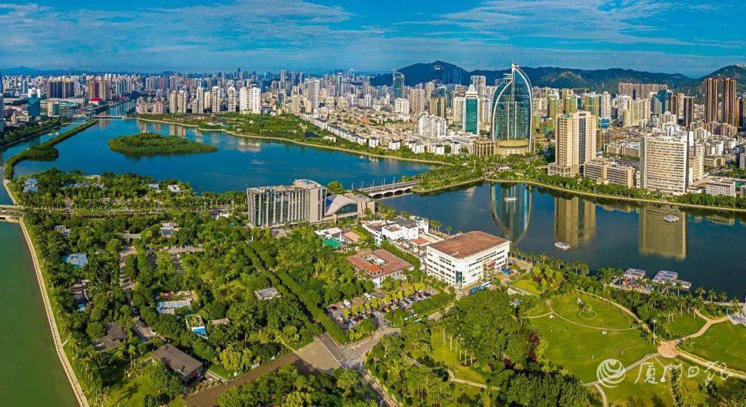 (厦门日报记者 王火炎 航拍器摄 对此,筼筜湖保护中心主任魏道军表示