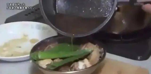 炖肉|女儿把她做的最后一道菜冻进冰箱五年。如今她重温了这个味道母亲突然去世