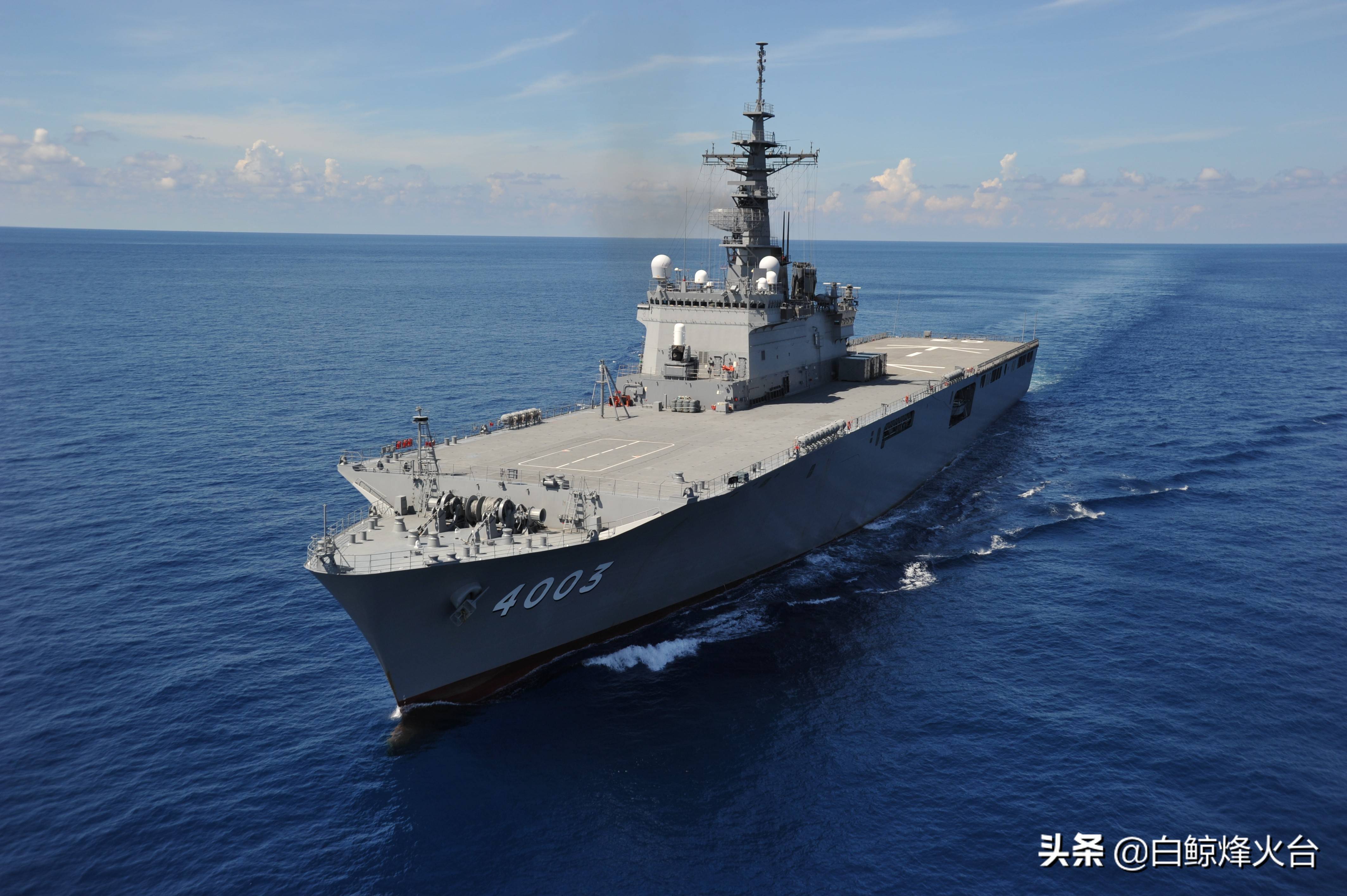 12 日本海上自卫队有三种型号的直通甲板舰艇,分别是"大隅"级登陆舰
