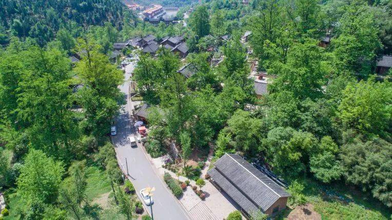 旅游风景区怎么发朋友圈 71a667f38ece4759b1843062292b711e.jpeg