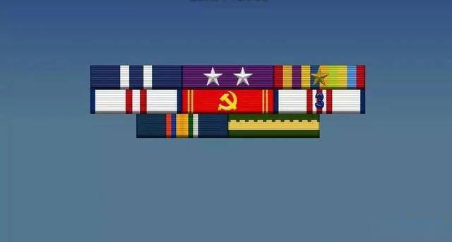 美军胸前的勋略表看起来像"马赛克",与中国的资历章有