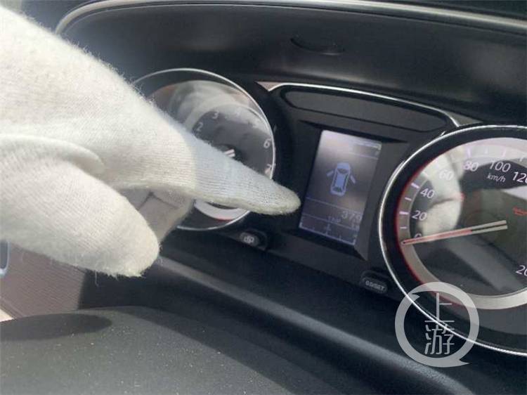 新车变“黑车”!男子提车就去拉客 车被扣还将