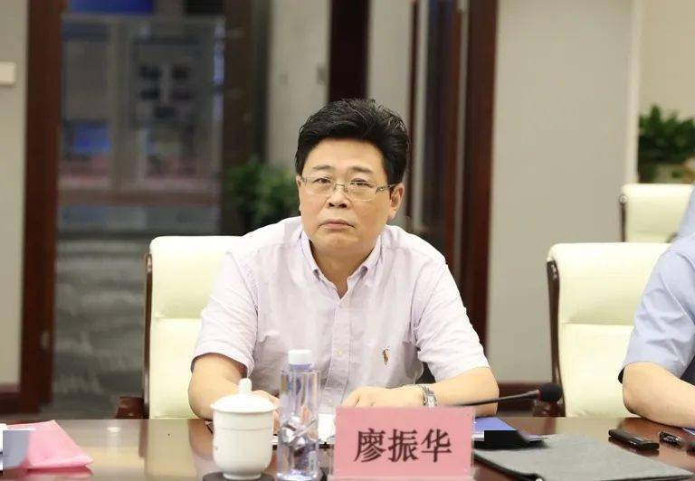 廖氏人物廖振华现任上海市人民检察院检察委员会专职委员副厅级