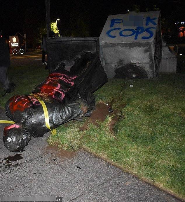 华盛顿|持续引爆！刚拉倒华盛顿雕像，美国又有3座雕像被示威者攻击，包括国歌《星条旗》词作者......