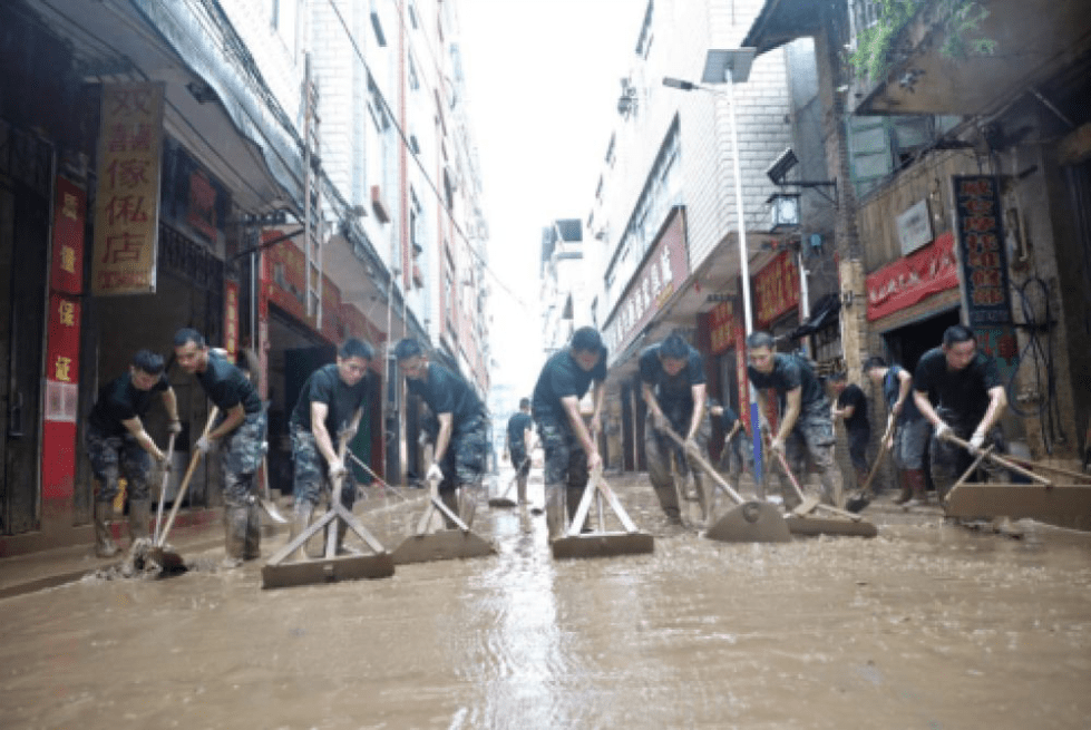 广西|“最温暖的臂膀，最坚固的堤防” 致敬洪水中的最美逆行者