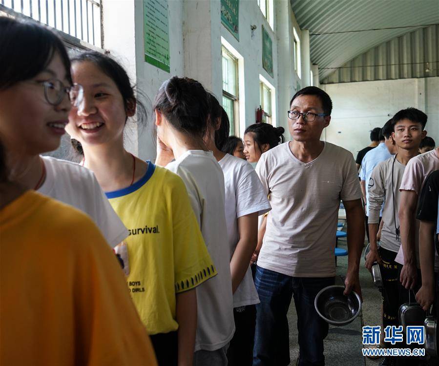 李仕琪|父爱无言，同桌相伴