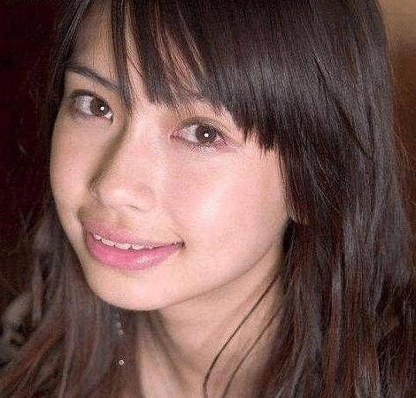 杨颖旧照曝光被日本男性用酒瓶怼脸还赔笑尴尬又辛酸