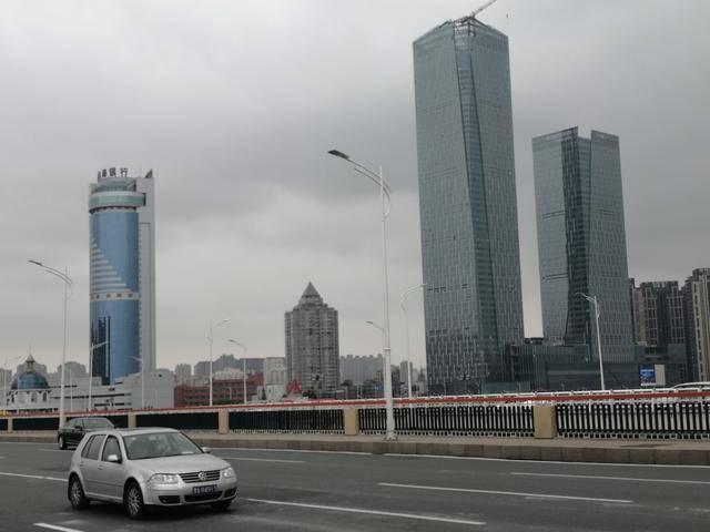 的一栋280余米高的高楼已基本建设完成,这栋楼是目前哈尔滨市最高建筑