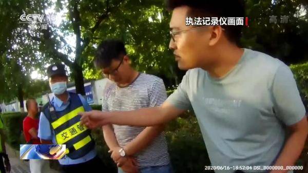 驾驶员|6座车塞进26人！贵阳一面包车超载300%惊呆交警