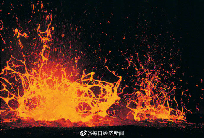 印尼|印尼爪哇岛一火山爆发，火山灰及蒸气喷至6公里高空