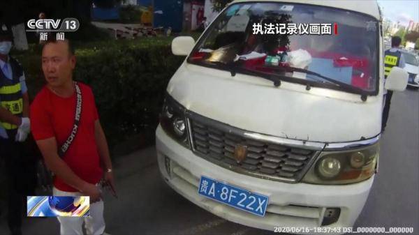 驾驶员|6座车塞进26人！贵阳一面包车超载300%惊呆交警