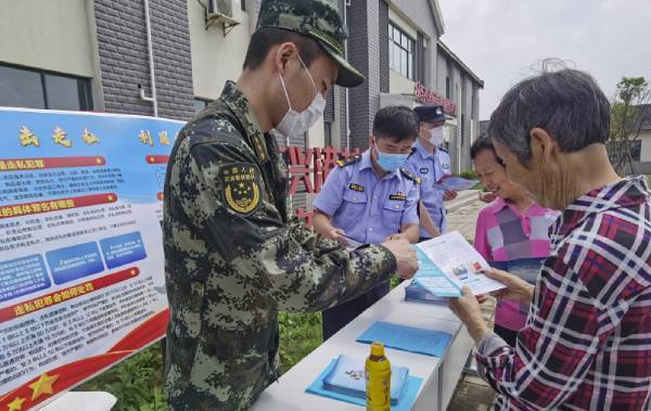 丁小添|江苏启东：反走私宣传进村入户