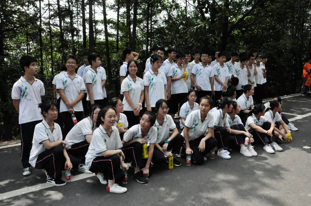 励志演讲登山减压初三学子考前冲刺大会