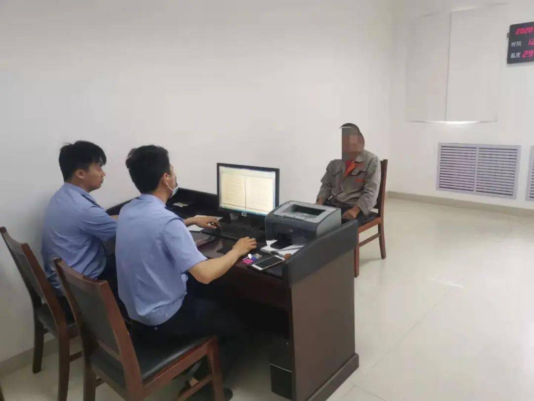 在审讯过程中,派出所民警询问其为何盗窃光缆.