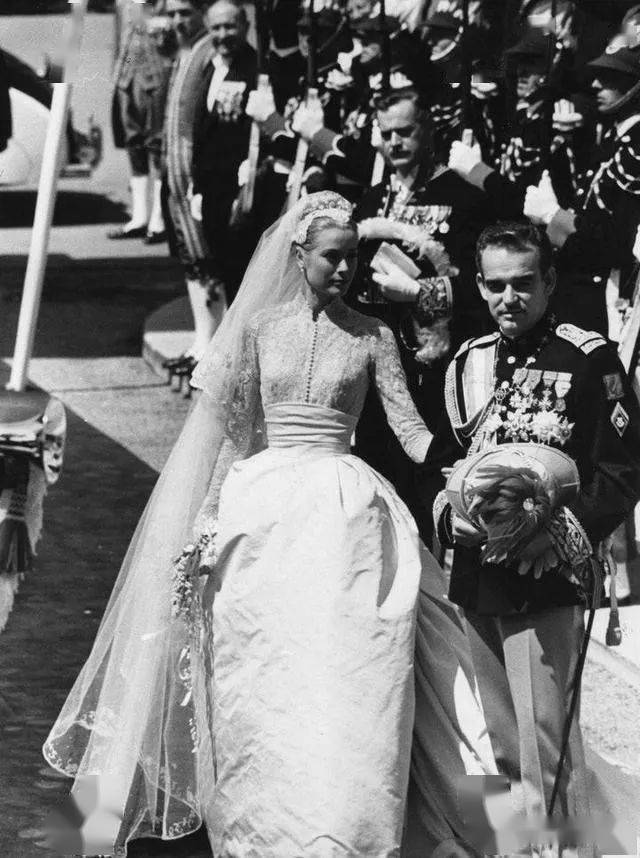 皇室婚纱_盘点欧洲皇室现代婚礼上最贵的六套婚纱