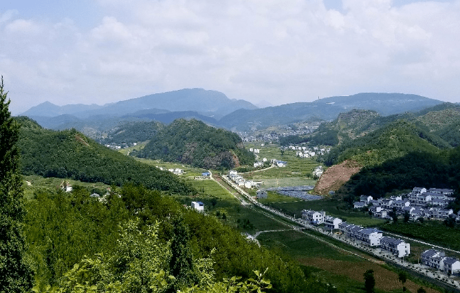 竹山擂鼓镇人口_竹山擂鼓中学教师照片(2)