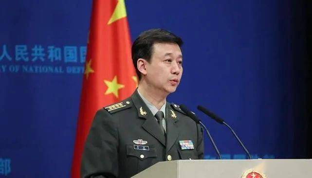 国防部举行例行记者会,国防部新闻局局长,国防部新闻发言人吴谦大校答