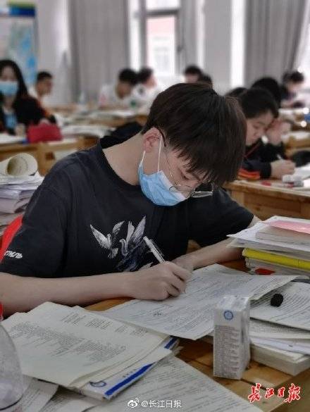 高考|师生以校为家为梦而搏高考追梦人：端午小长假