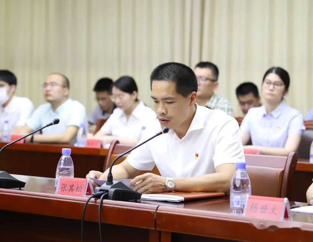 座谈会由县委常委,组织部部长林毅敏主持