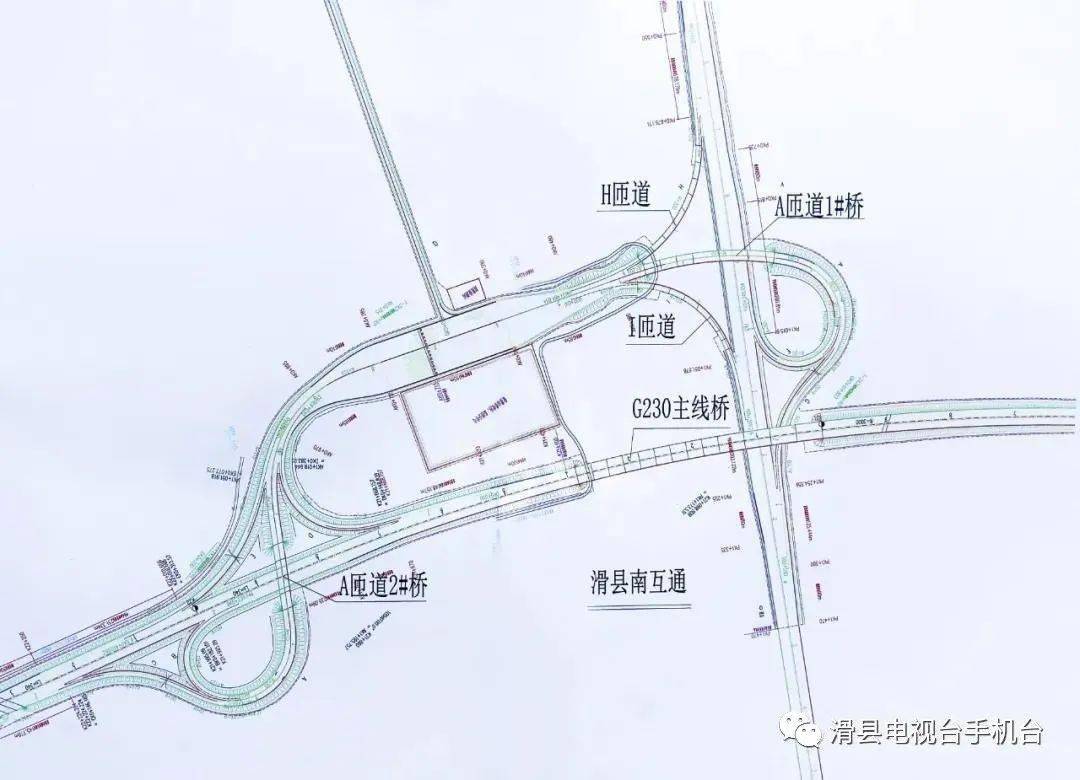在濮卫高速滑县段跨g230国道和大功河主线大桥的施工现场,铁臂高悬,机