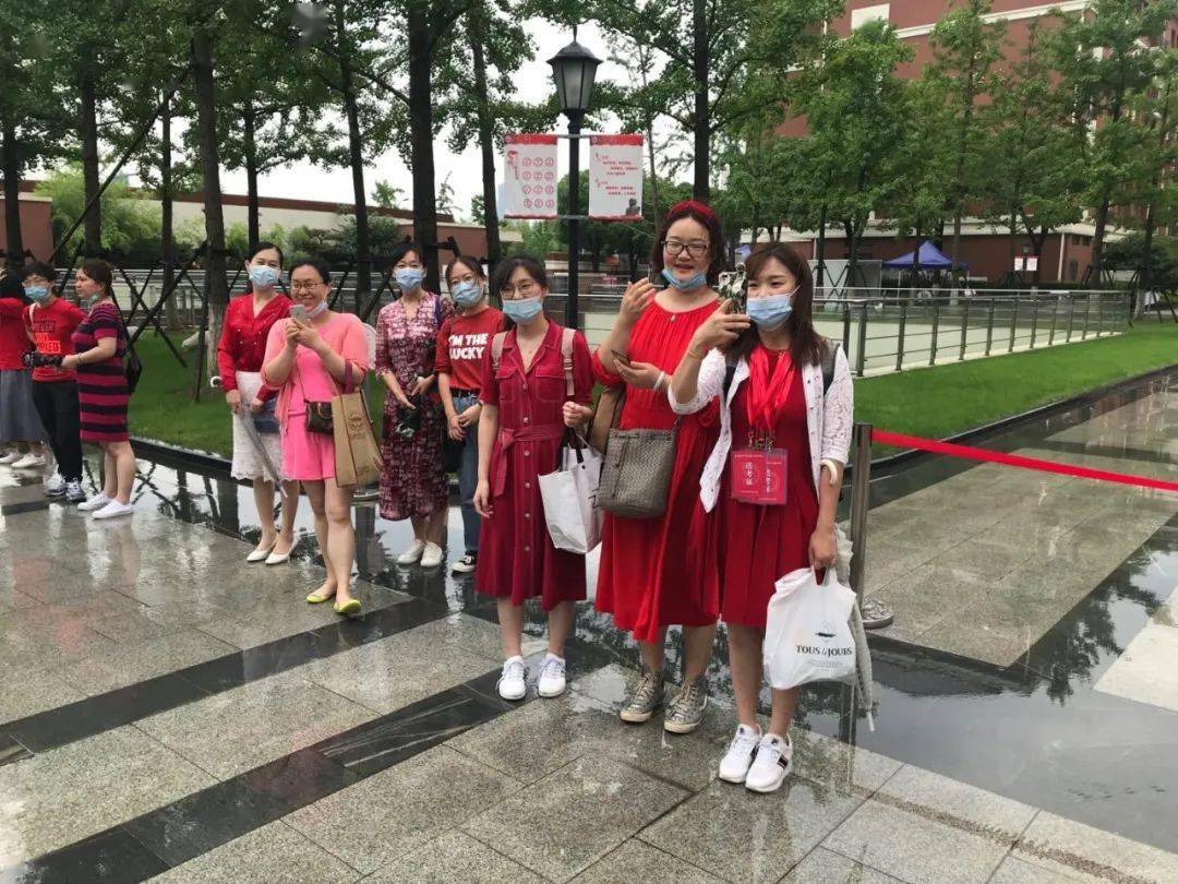 2020上海各区初三二_图集|上海市第二初级中学2020年中考送考集锦