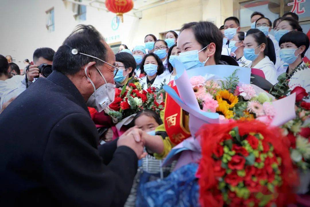 《跨越时空的拥抱》杨启明《天使》徐增孝入围奖