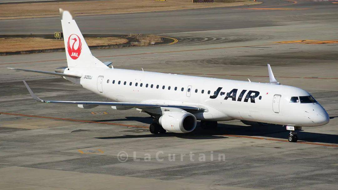 日本使用的erj-190客机 摄影:拉上窗帘