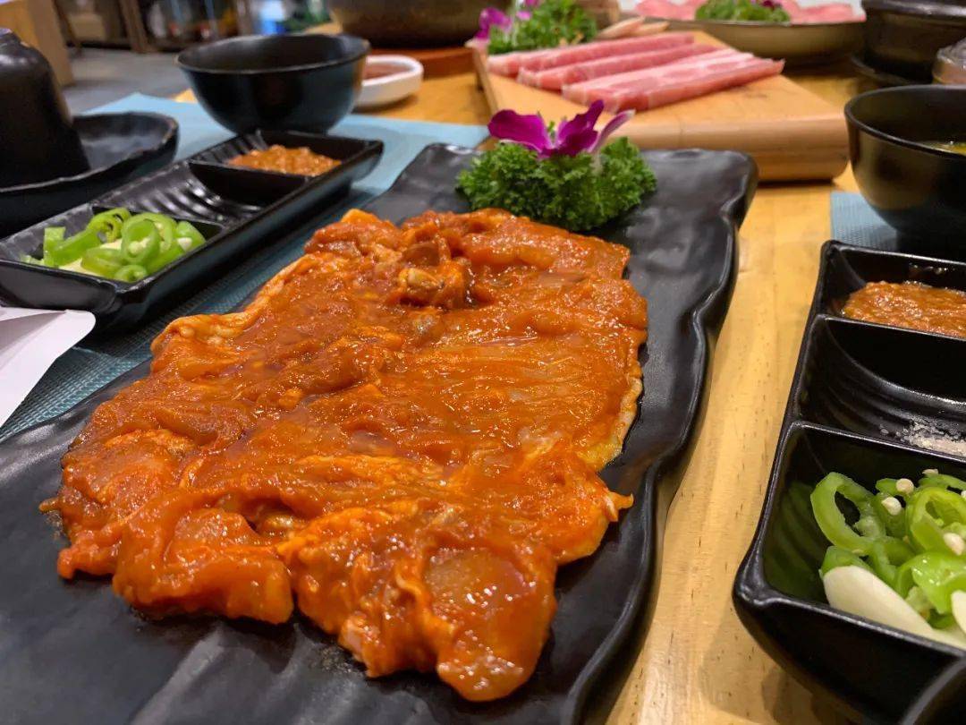 五花肉|开在东湖边的宝藏韩式料理店~【锦江山韩国料理】仅128元享门市价453元韩国料理3-4人烤肉套餐