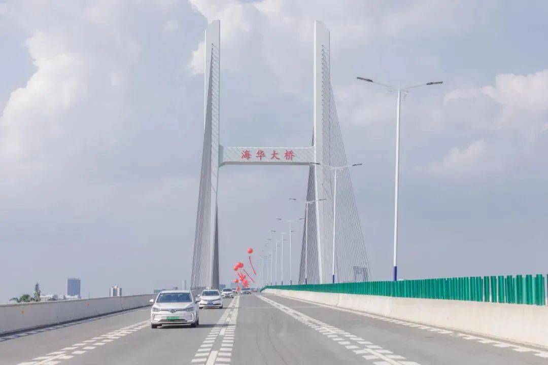 海华大桥全景 海华大桥项目 于2015年10月28日动工建设 该桥梁工程与