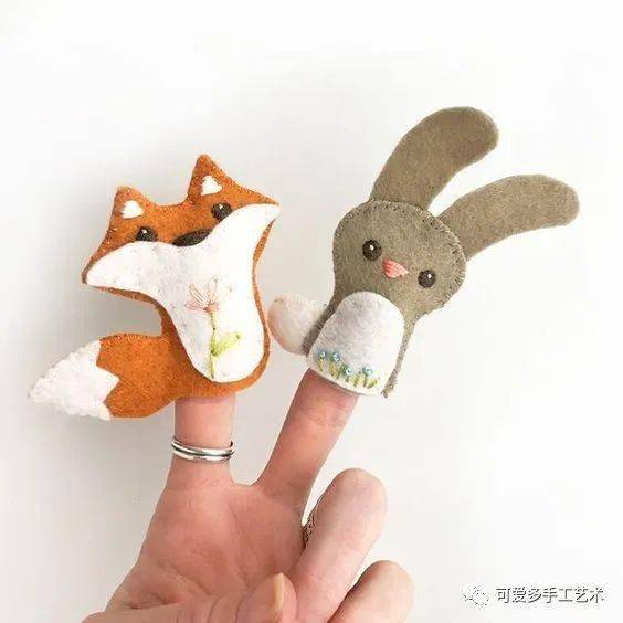 喜欢做手工的妈妈不妨做几个小指偶给孩子玩哦,还可以套在自己手上,跟