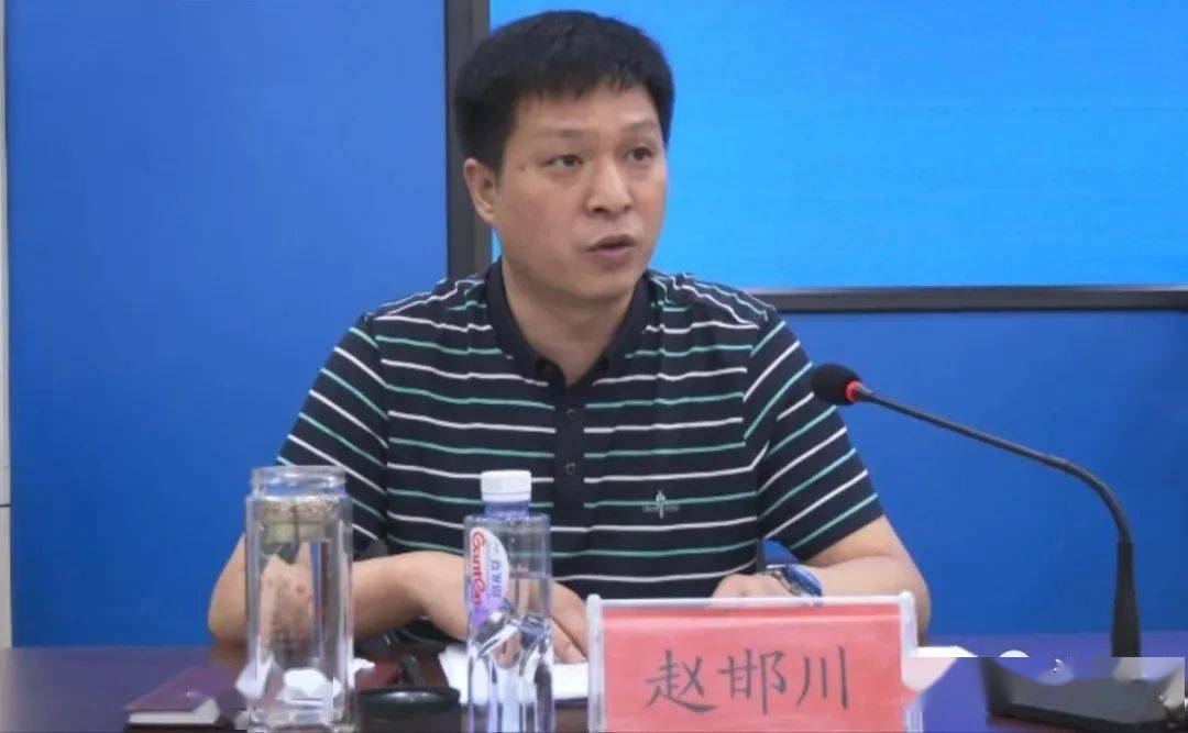 副县长,公安局长赵邯川对打击食品安全领域违法行为等工作做了部署.