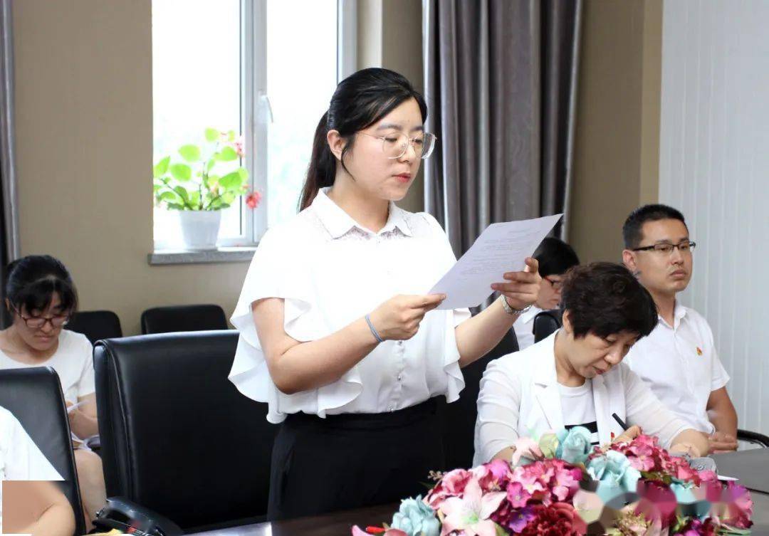 党日活动中,学校预备党员黎琦同志和入党发展对象刘欣然同志也分别做