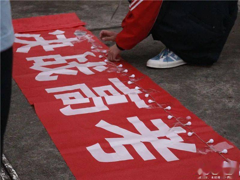 高三|永远难忘…海宁3所学校晚上出现震撼一幕…