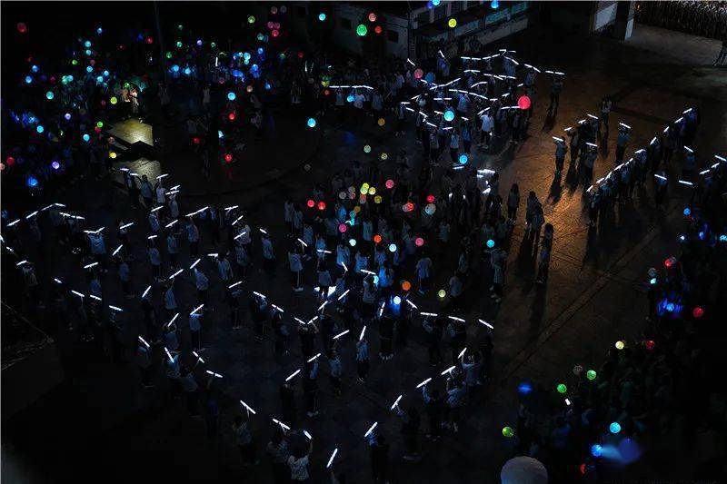 高三|永远难忘…海宁3所学校晚上出现震撼一幕…