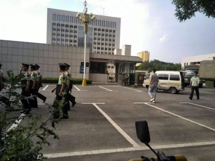 2017年12月, 武警第187师撤编,所属部队分编为.