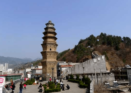 隔水与云台山,翠屏山,莲花山相望,登塔可览古城山阳全貌,20千米的丰阳