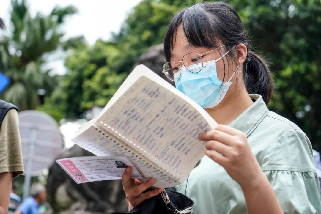 高考|多图直击桂林高考现场!这一幕幕让人动容…