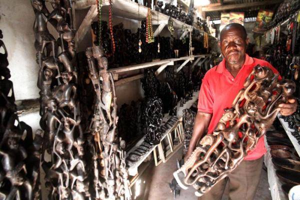 挺嘎|坦桑尼亚：疫情下的手工艺品市场