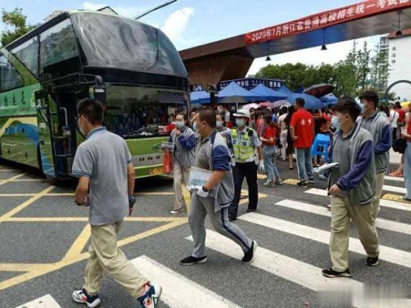 和孚大桥|交警紧急护送，开考前3分钟将考生顺利送达考场
