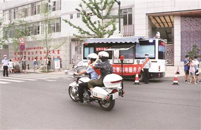 暖心|高考第一天 宜宾交警与考生之间的暖心故事